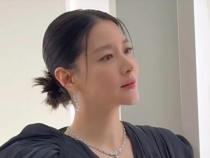 『チャングム』女優イ・ヨンエの気品にうっとり。久しぶりの公の場で輝いた！【PHOTO】