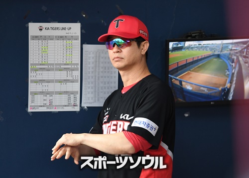 キム・ジョングク監督