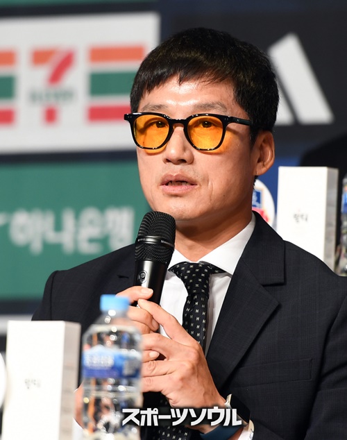 イ・ジョンヒョ監督