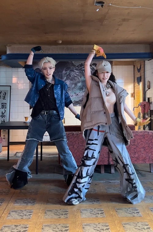 チョンハ　ホンジュン　ATEEZ