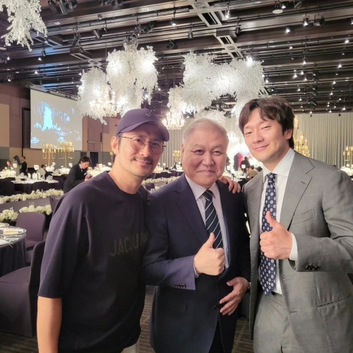 左からイム・ヒョンジュン、クォン・イルヨン教授、ソン・ソック