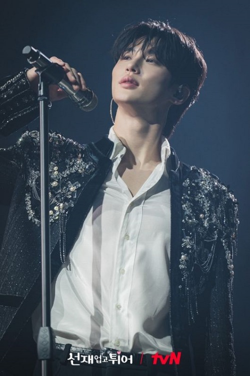 劇中、ECLIPSEのボーカル“リュ・ソンジェ”に扮したビョン・ウソク