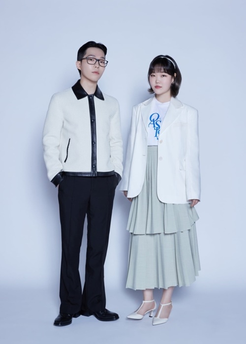 AKMU