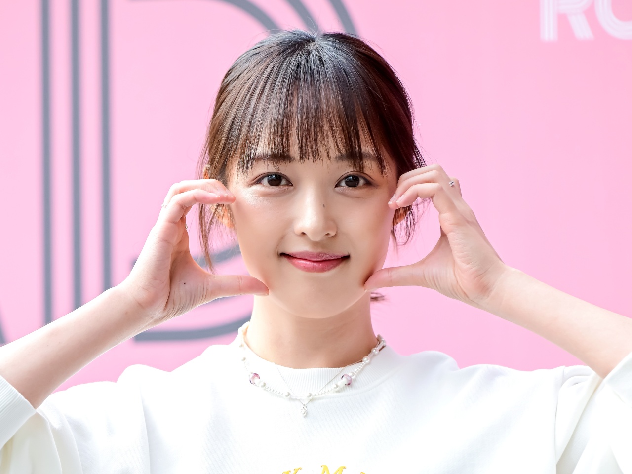 新婚ホヤホヤ！『SKYキャッスル』女優、スイムウェアで見せた“神スタイル”に釘付け「こんな可愛い人妻が」【PHOTO】