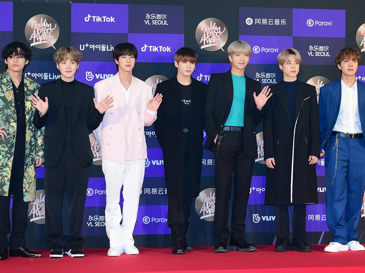「私たちはHYBEではなくBTSを支持する」ファンの怒りは極致に…BTSを“盾”として使う事務所？
