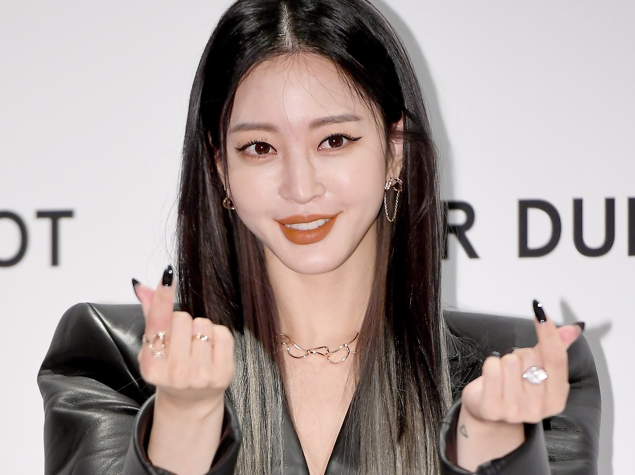 今年43歳!? 欠点のないレジェンド級の“証明写真”…女優ハン・イェスルの美貌が話題に【PHOTO】