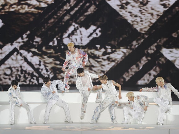 NCT 127、2度目の日本ドームツアーが華麗に幕開け。情熱的なステージにファン熱狂