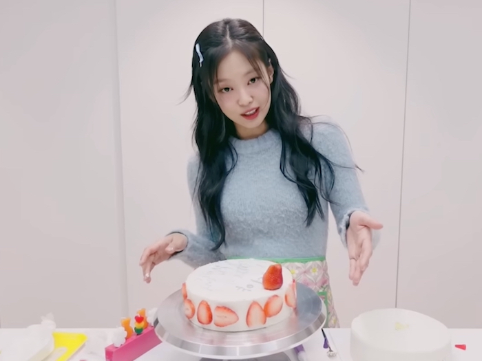 BLACKPINK・ジェニー、個人レーベル「OA」の事務所を公開。実はたい焼きの会社!?