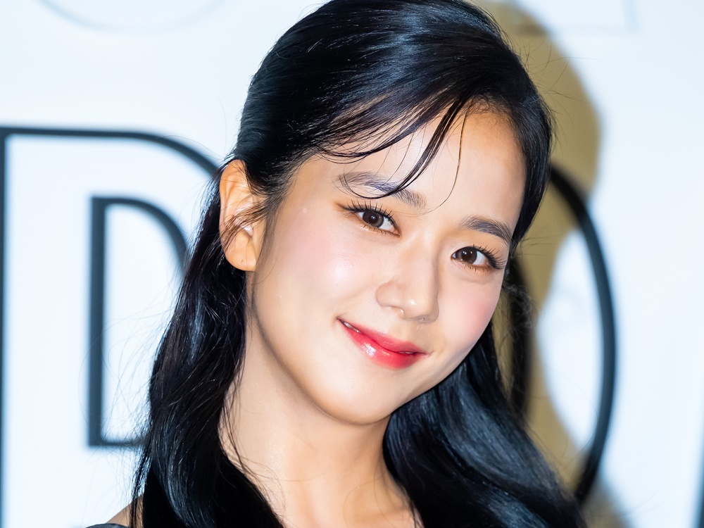 超至近距離でも毛穴一つ見えない…BLACKPINK・ジスが醸す“夢幻の魅力”にファンも虜「女神様」【PHOTO】