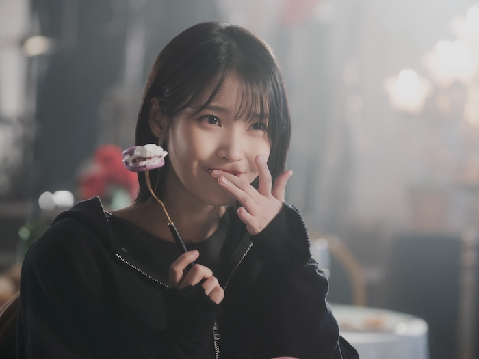歌手IU、BTS・Vと共演した“映画クオリティ”MVのスチール写真解禁！