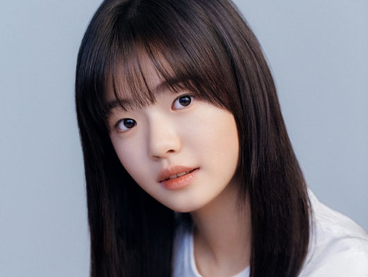 イ・ビョンホンの娘役から仲間に！“天才子役”キム・シア、BHエンタと専属契約