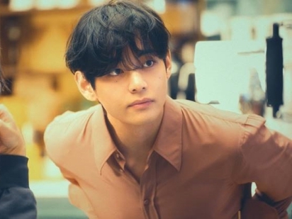 BTS・Vが“1人2役”を演じた新CMが話題沸騰中！ブランドは人気急上昇