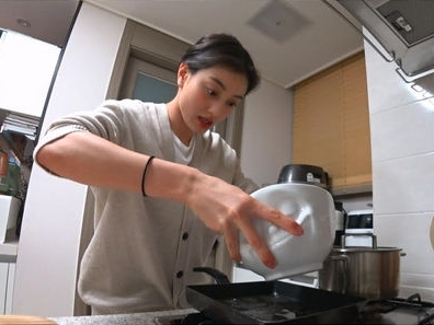 TWICE・ジヒョの料理の腕前は？芸能界の親友たちとの新年パーティー模様をテレビで公開！