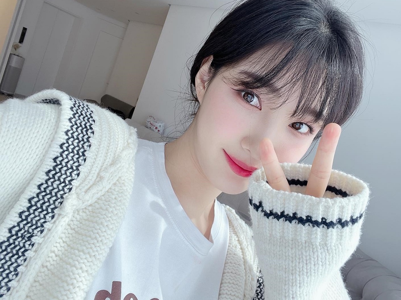 【写真】離婚した“最年少K-POPアイドル夫婦”ユルヒ（26）、キケンなVネックで魅了「今日何しよう？」