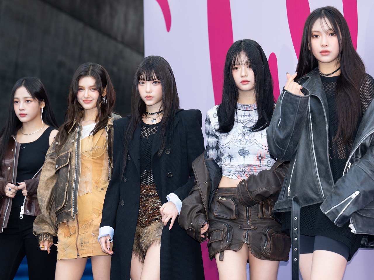 売り上げ1位はBTSとTXTの所属レーベルだが…渦中のNewJeans、ADORからの清算金は1人当たり5億円か