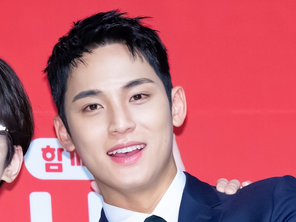 SEVENTEEN・ミンギュ、サラリーマンだったらこんな感じ？「あまりにも飾らない姿で…」【PHOTO】