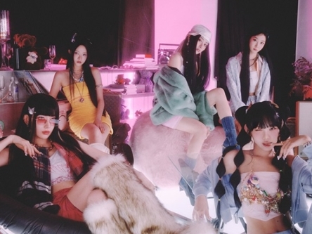 LE SSERAFIM『EASY』、初週100万枚突破で1位に！日韓の音楽チャートを席巻