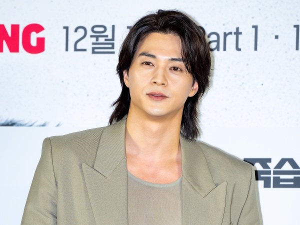 海外では“色気溢れる悪役”と人気沸騰中！俳優キム・ジフン、悪い顔を忘れさせるキュートな姿【PHOTO】