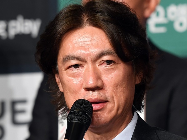 洪明甫監督も苦悩告白…韓国代表ドロ沼後任騒動に巻き込まれるKリーグ「哲学考えていない」批判も