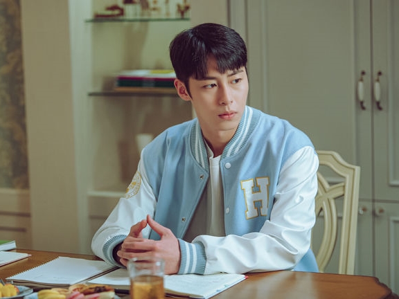 aespa・カリナとの熱愛認めた俳優イ・ジェウク、本日から主演ドラマが配信！スチール公開で期待UP