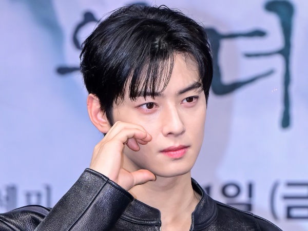 “顔天才”チャ・ウヌの幼少期写真がTVで公開…！2歳下の弟を「とても大切にしていた」【画像】