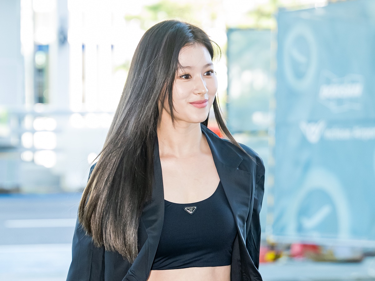 未公開アザーカットか!? TWICE・サナの圧倒的な美しさにハートの絵文字殺到、賛辞の嵐【PHOTO】