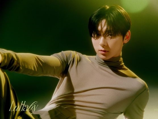 「入隊直前で歴代ビジュアル更新」の衝撃…『還魂』ファン・ミンヒョン、新譜に向けて洗練フォト解禁