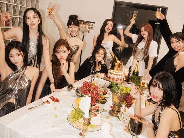 TWICE、またも億越えで世界的人気証明！『Talk that Talk』MV再生回数2億回突破