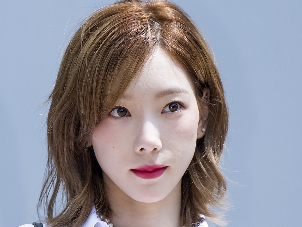 少女時代・テヨンが大胆変身!? 突然の“ピンク髪のベリーショート”に反響続々「もはや芸術作品」【PHOTO】