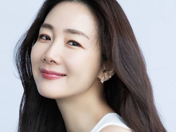 10年連れ添ったYGエンタを離れた女優チェ・ジウ、新しい芸能事務所と専属契約「多彩な活動を通じて」