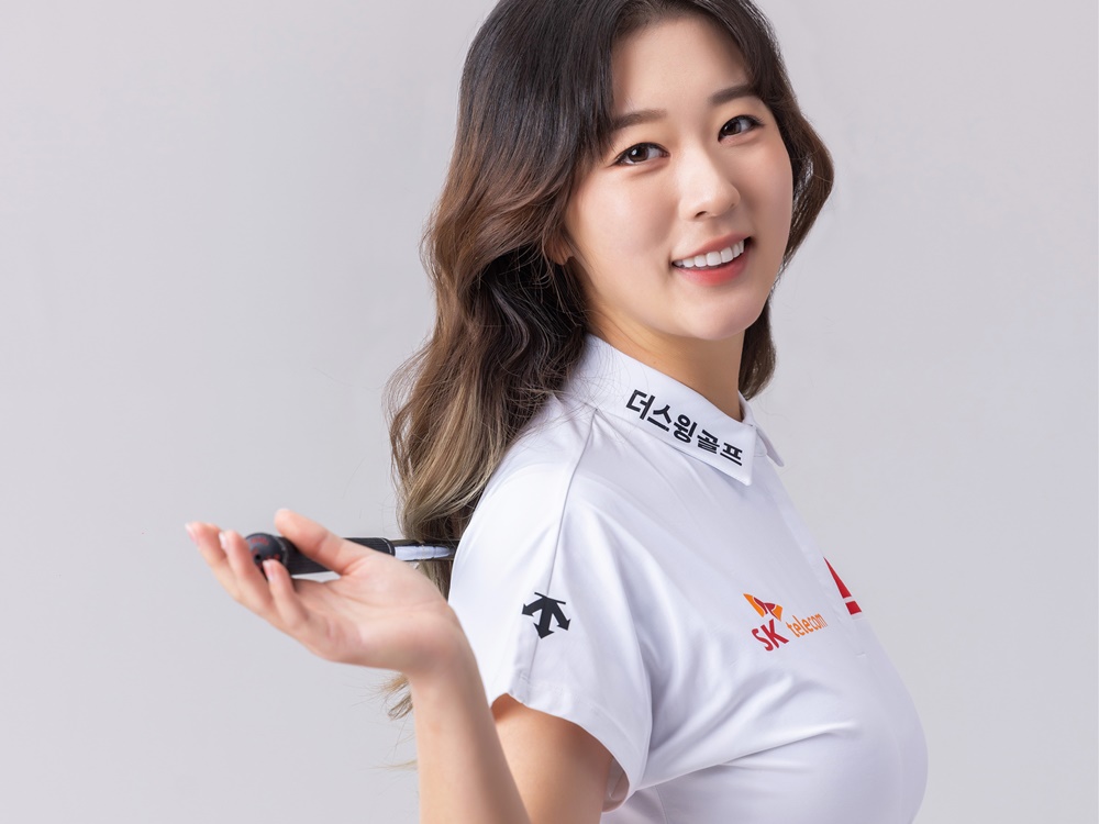 「美しすぎ」「反則です…」韓国24歳女子ゴルファー、開放感のあるビーチSHOTにファン騒然！【PHOTO】