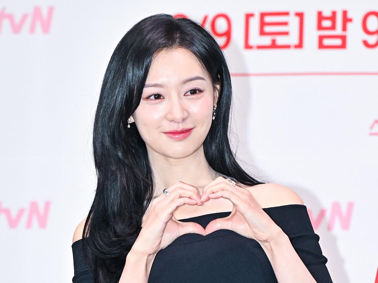 デビューから14年…どこか埋もれていた女優キム・ジウォン、ついに『涙の女王』でトップスターに