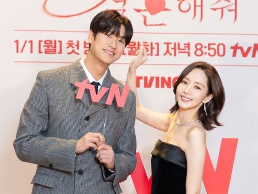 『私の夫と結婚して』パク・ミニョンやナ・イヌら出演俳優たち、ドラマヒットの“ご褒美旅行”へ出発