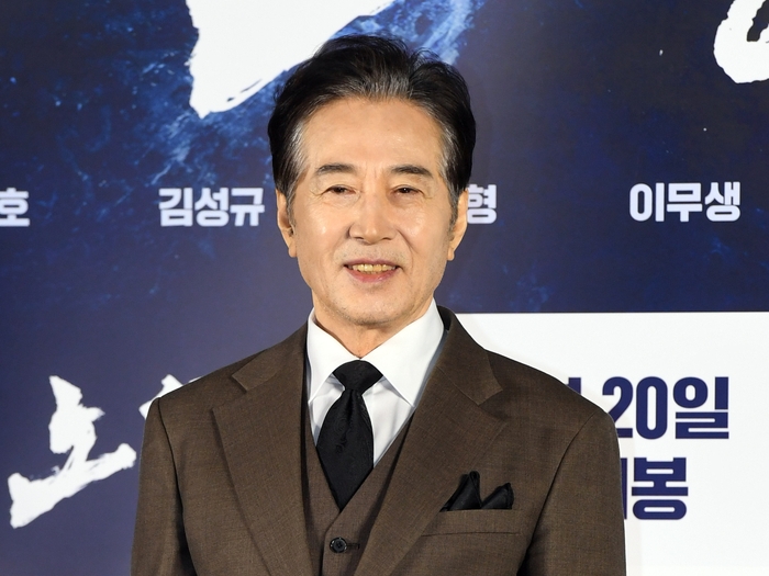 30歳年下の元恋人が“虚偽告訴”を認める…ベテラン韓国俳優との愛憎を綴った暴露本まで出版