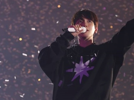 EXO・ベクヒョン、初のソロ公演は満員！「休む暇はない。新しい姿をたくさん見せたい」と意気込み