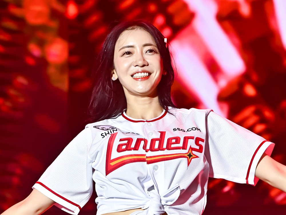 「マネキンのようだ…」韓国チア、白Tシャツからあらわの“完璧スタイル”に絶賛「あなたがNo.1」【PHOTO】