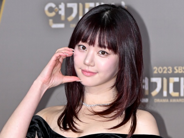 『チャングム』美人女優の娘イ・ユビ、ネットで議論になった結婚式での“非常識ドレス”問題を釈明？