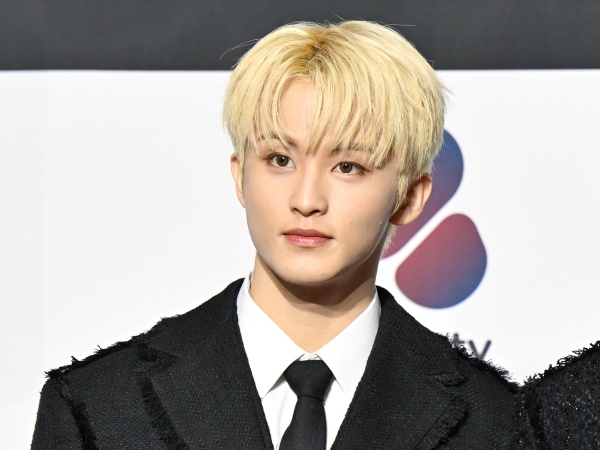 24歳とは思えぬ色気…NCT・マーク、朧げな表情から溢れ出るオーラ「本当の私に近い姿を見せようと」【PHOTO】
