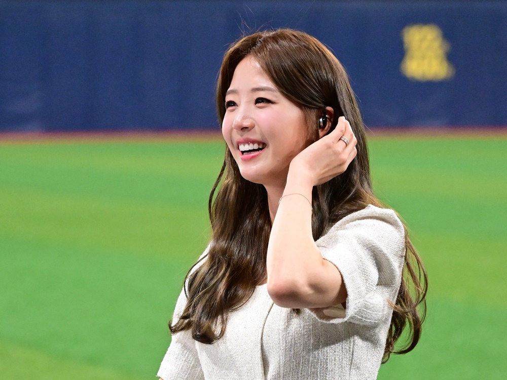 元ドジャース韓国人投手の妻が“密着2SHOT”公開！夫婦ラブラブの様子に大絶賛「お似合いですね」【PHOTO】