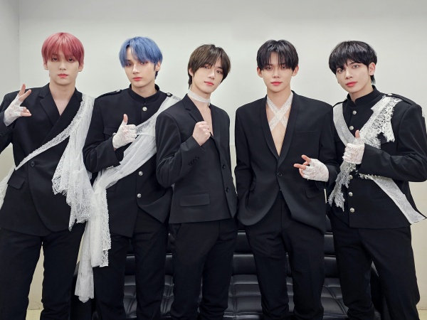 TXT、米人気トークショーに2年ぶり2度目の出演！圧巻のパフォーマンスで視聴者を虜に