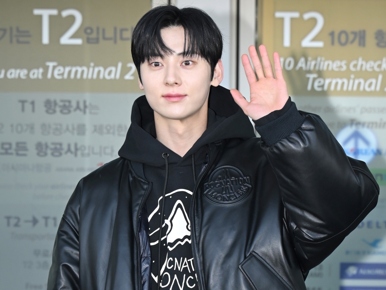 入隊したファン・ミンヒョン、ツヤツヤの美肌輝く最新カットでスタッフも感嘆！