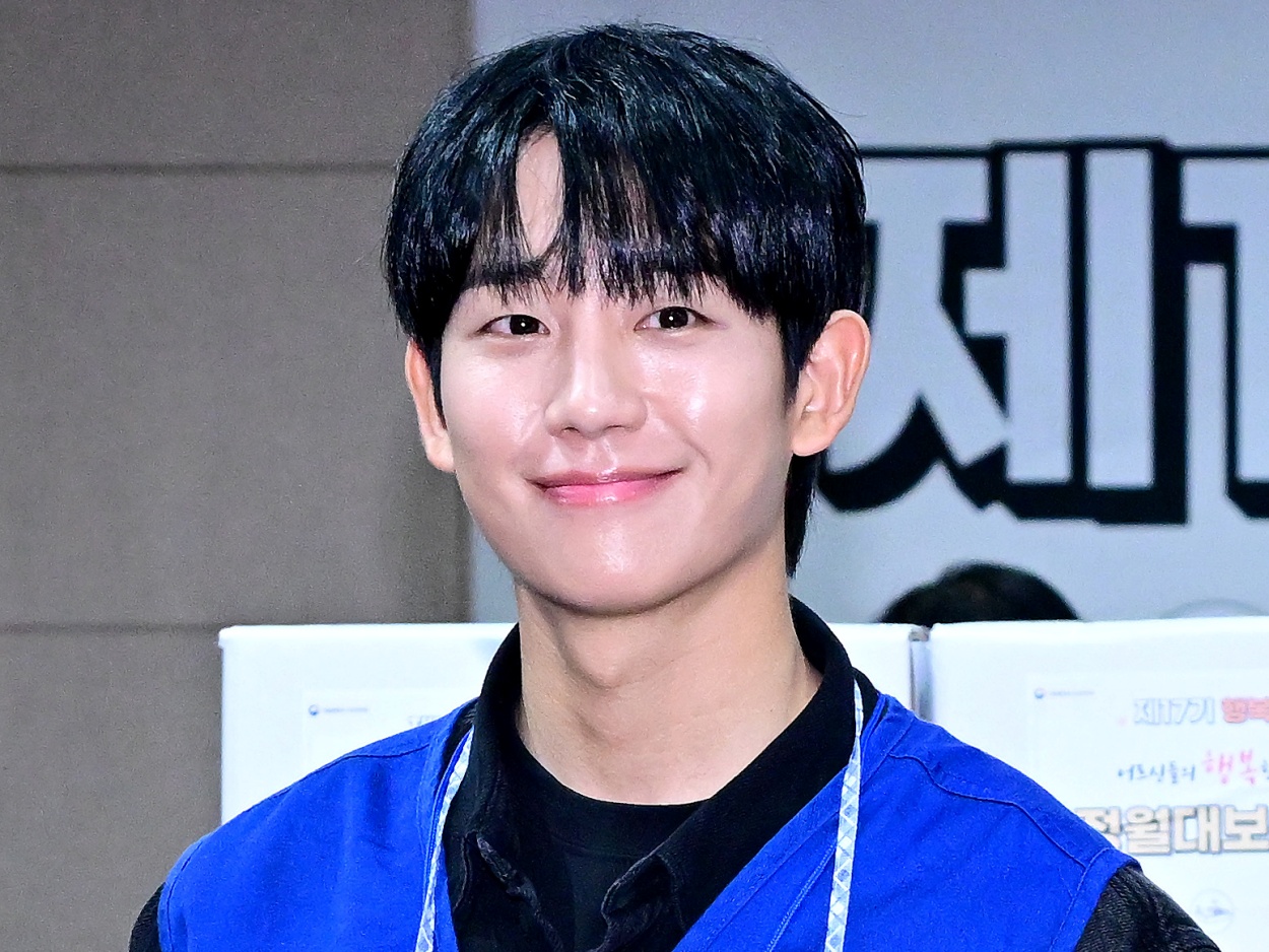 【写真】「完全にアイドル」俳優チョン・ヘイン、サングラスをかけて“チャラい”オーラ全開！