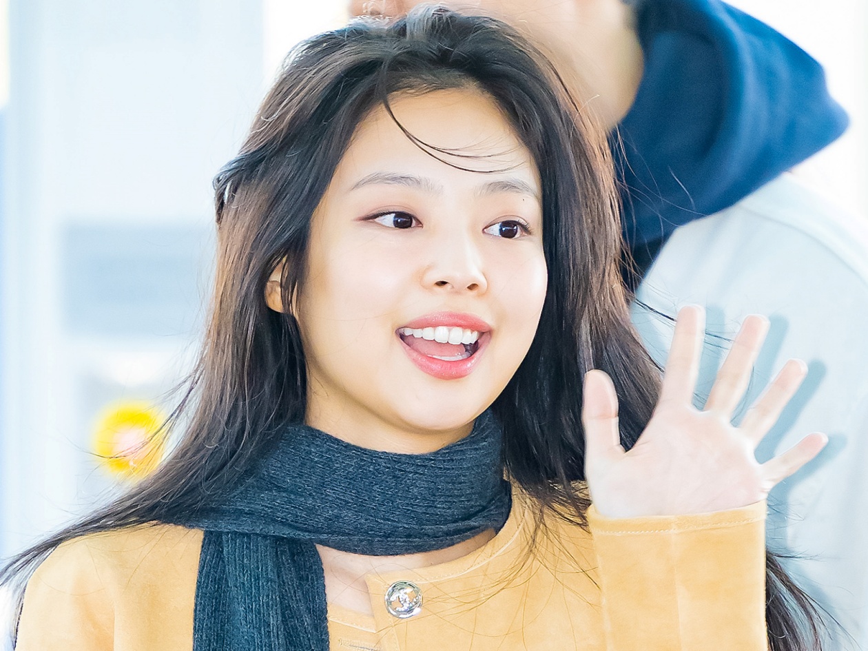 「過去一叩き出した」BLACKPINK・ジェニー、エキゾチックなオーラ放つ“人魚”のようなビジュアル【PHOTO】