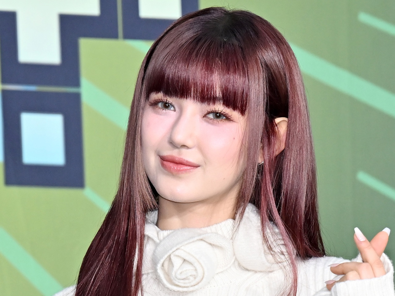 18歳でCELINEのアンバサダーに抜擢！NewJeans・ダニエル、Y2Kファッションで見せた美貌【PHOTO】