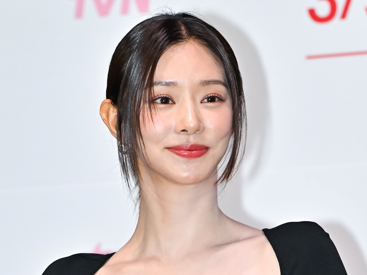 【写真】女性ファンも多い『涙の女王』女優イ・ジュビン、レオタード姿で魅せた可憐な美しさ