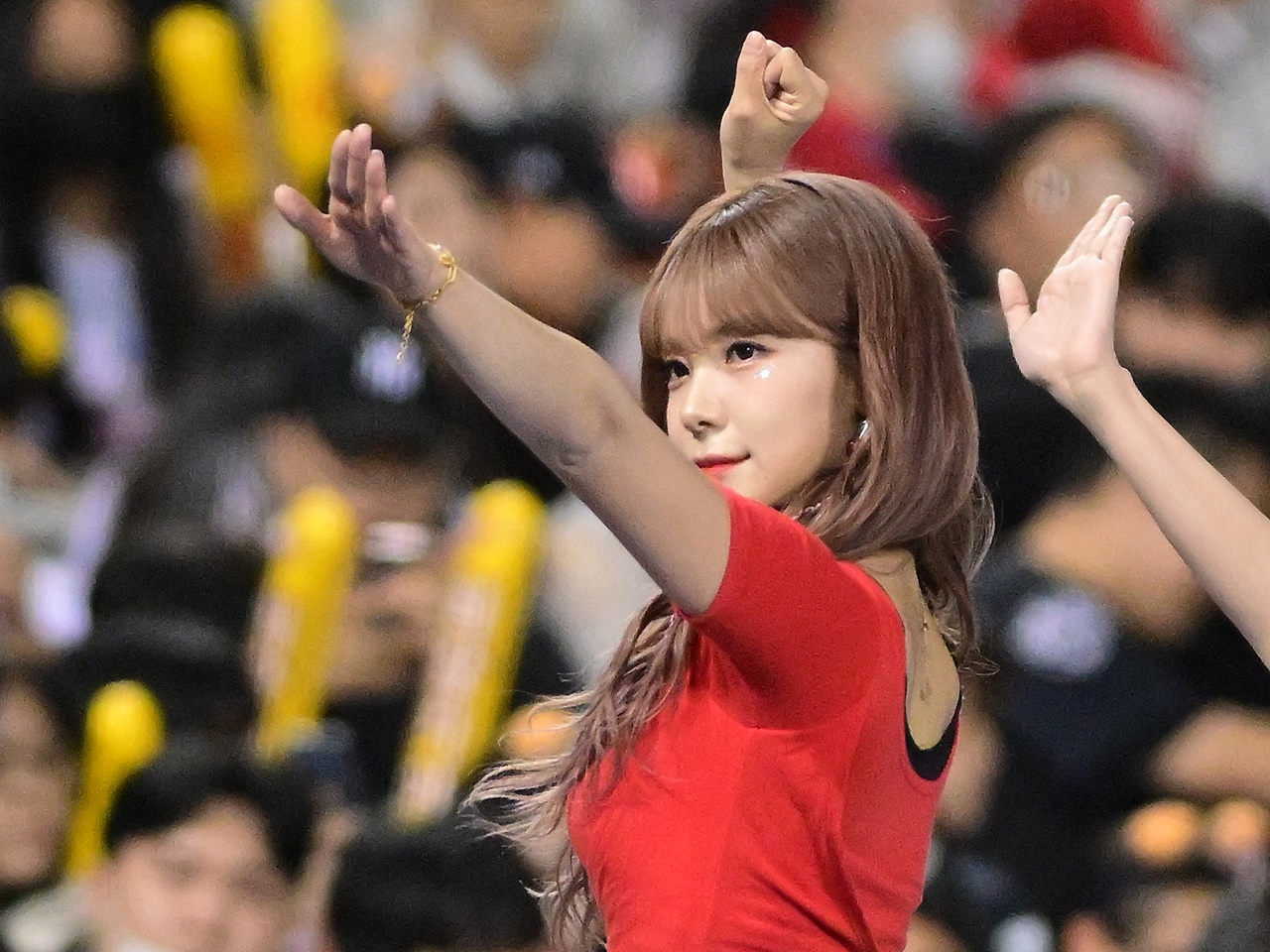 台湾プロ野球の人気韓国チア、美くびれあらわな衣装姿に絶賛の嵐！「人じゃなくて女神」【PHOTO】