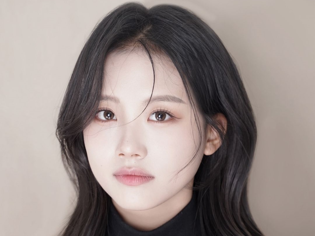 父は元サッカー韓国代表！16歳モデルのイ・ジェシ、キス顔に大反響「人間なのか、女神なのか…」【PHOTO】