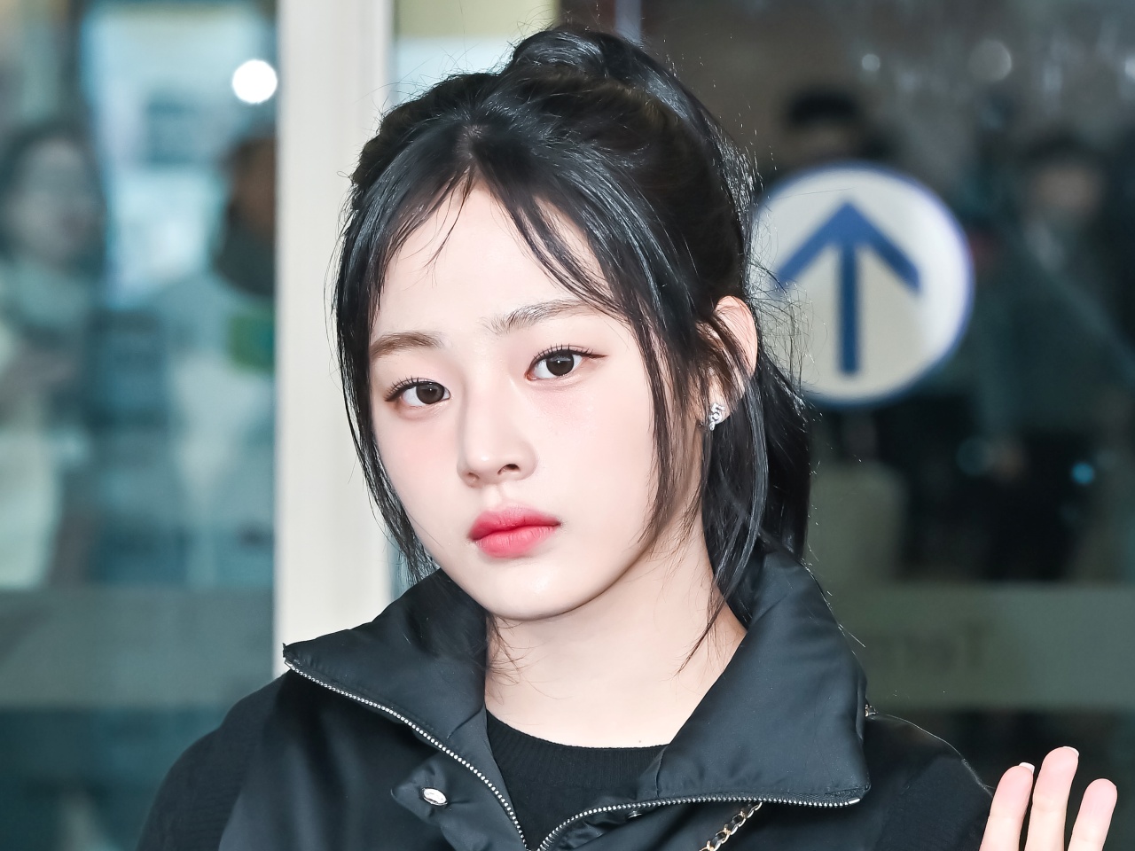 これで19歳…!?日本正式デビューを控えたNewJeans・ミンジ、高級感漂う“多幸感メイク”【PHOTO】