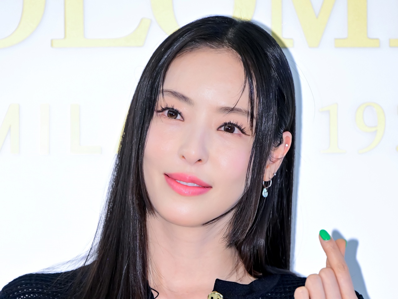 もはやCG？『ONE PIECE』の“海賊女帝”似と話題のイ・ダヒ、果敢な衣装に視線集中！【独自写真】