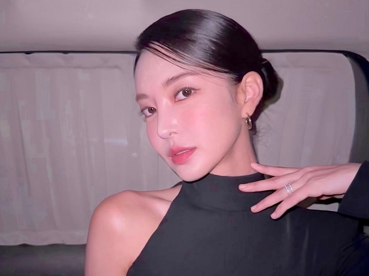 【写真】美しすぎる妊婦女優キム・ユンジの「非現実的なDライン」に圧巻の声が殺到